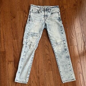 Women’s American Eagle Distressed Light Blue Jeans